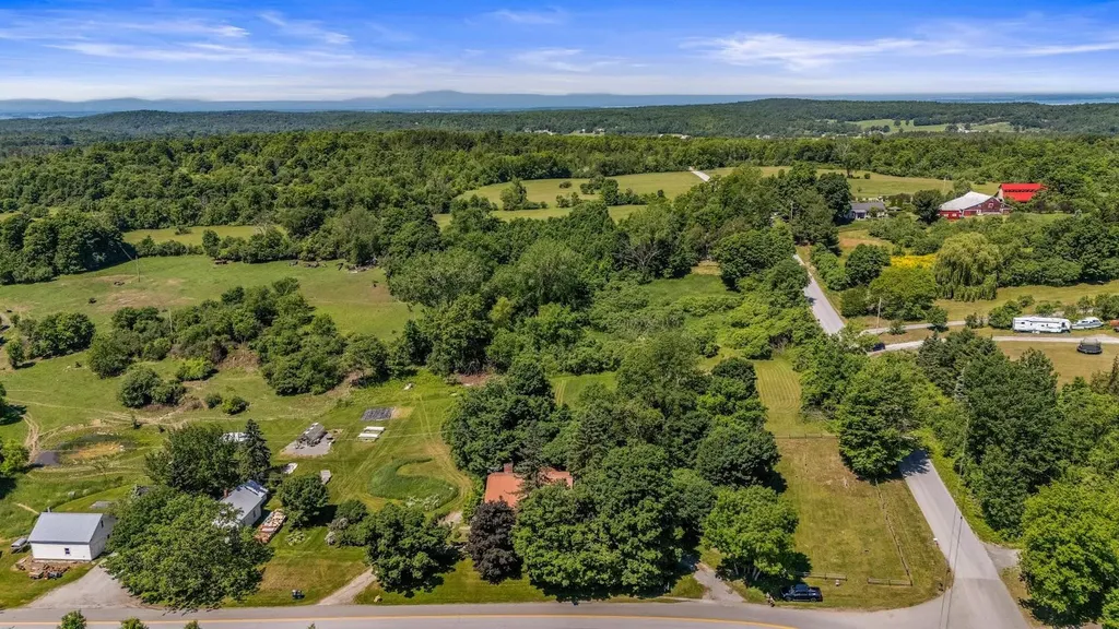 586 Plains Road Georgia VT 05468