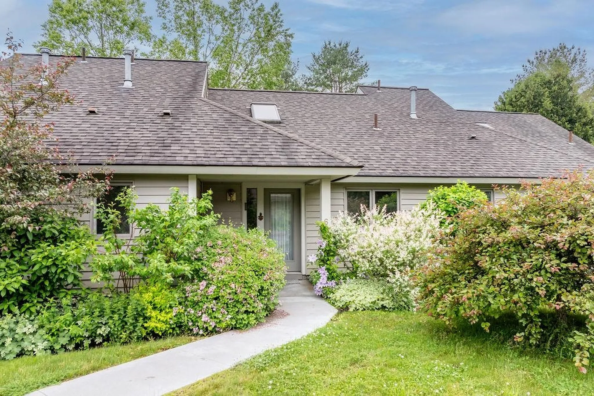 32 Azalea Circle Hartford VT 05001