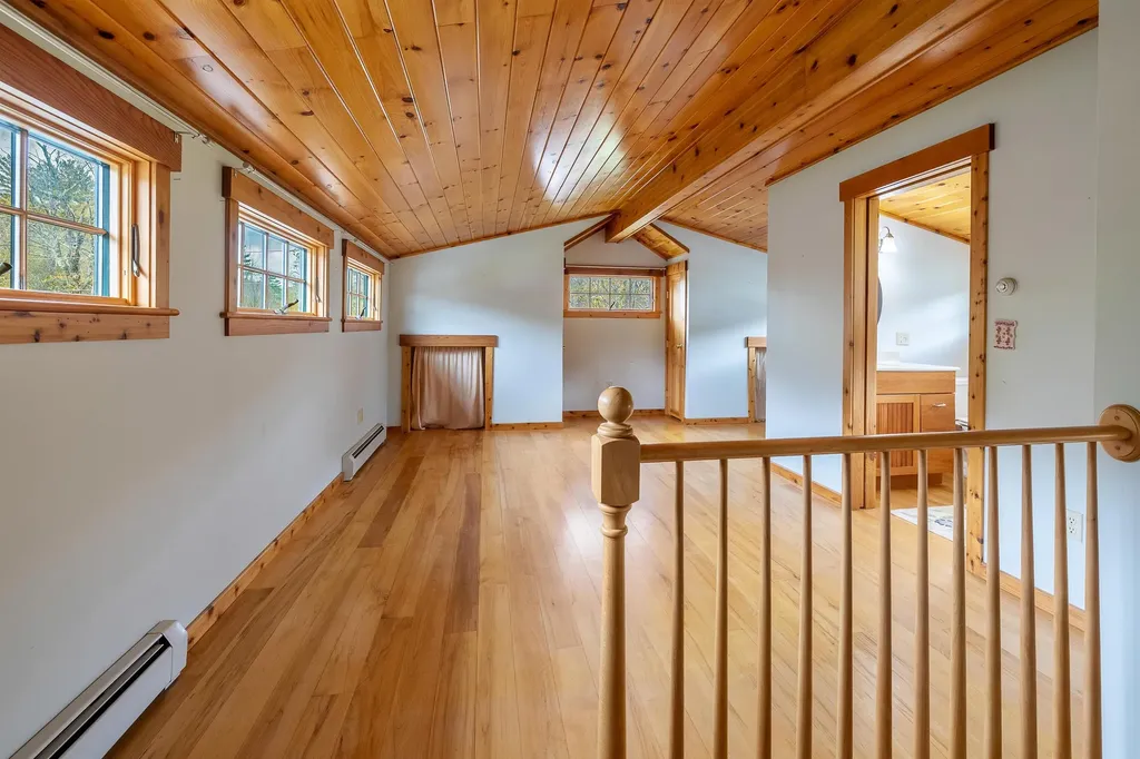 49 Vt Route 12 Pomfret VT 05053