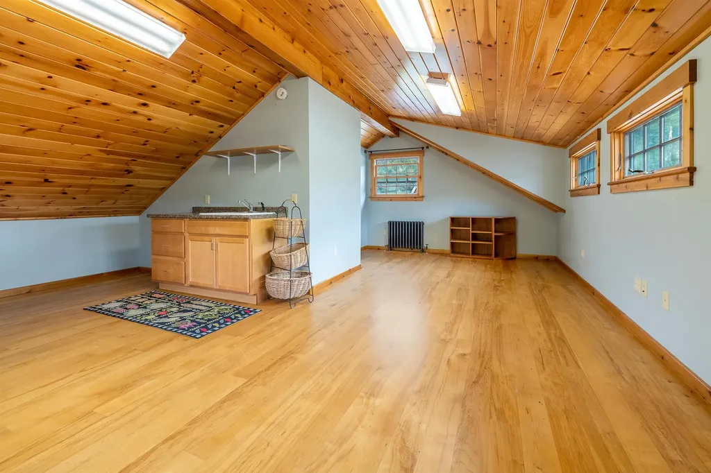 49 Vt Route 12 Pomfret VT 05053