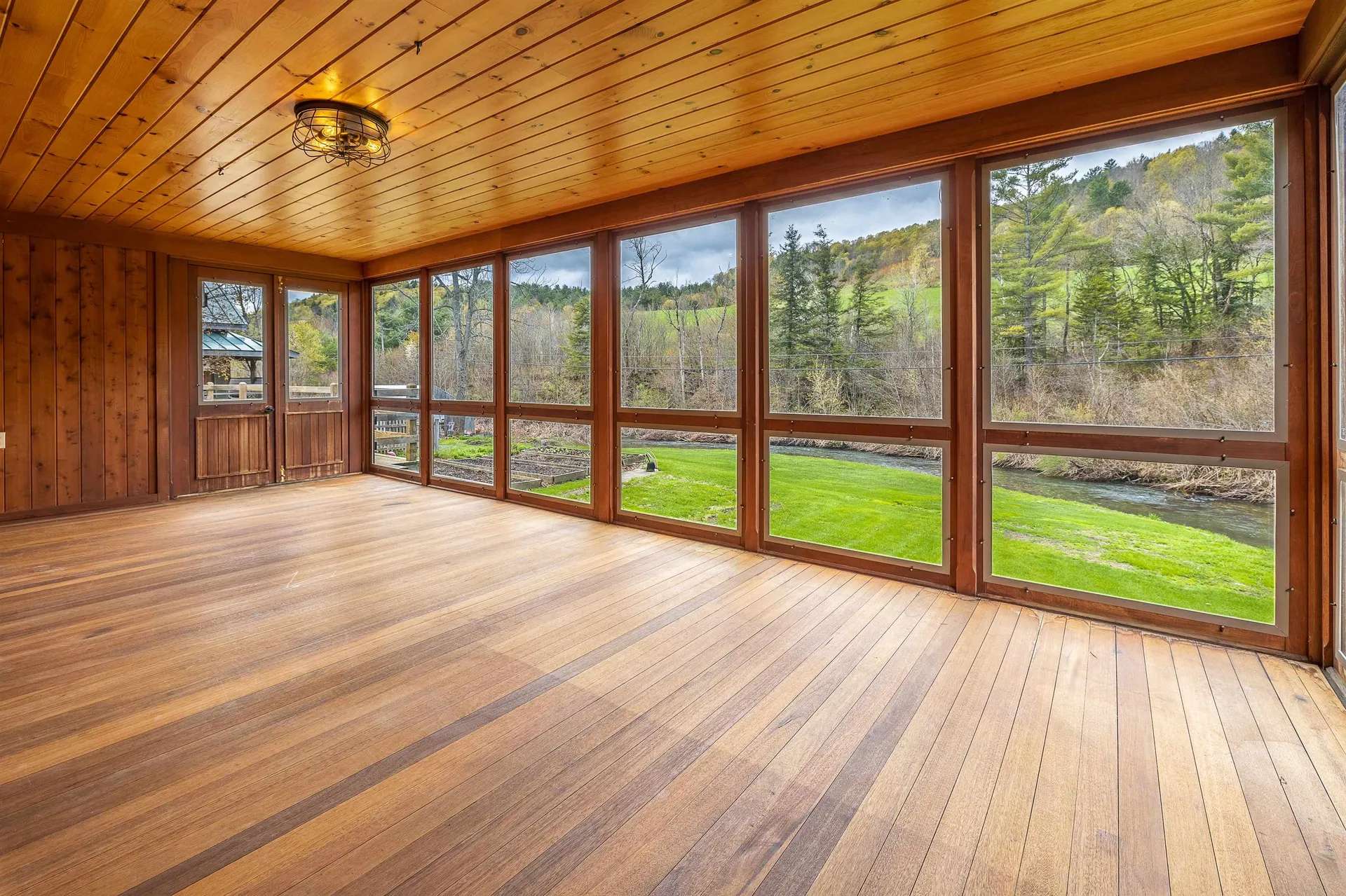 49 Vt Route 12 Pomfret VT 05053