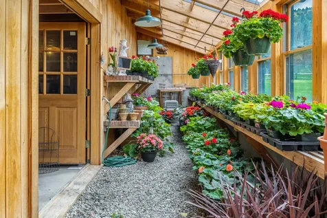 49 Vt Route 12 Pomfret VT 05053