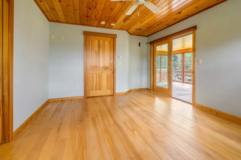 49 Vt Route 12 Pomfret VT 05053