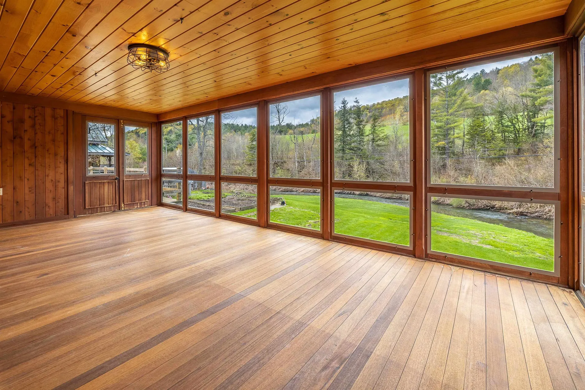 49 Vt Route 12 Pomfret VT 05053