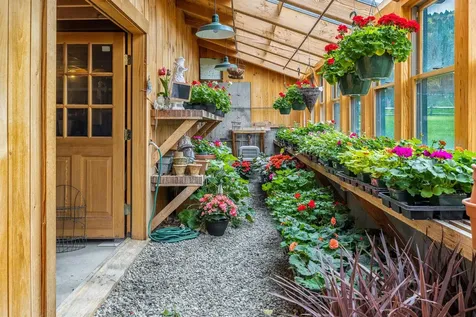 49 Vt Route 12 Pomfret VT 05053