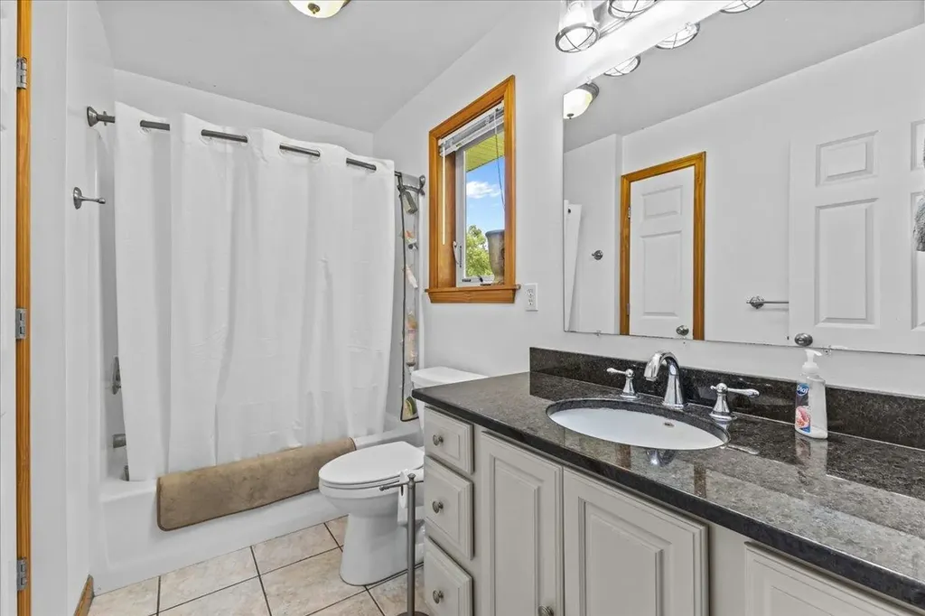 435 Memphremagog View Newport City VT 05855