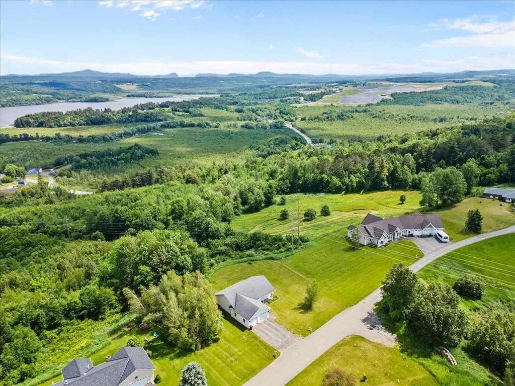 435 Memphremagog View Newport City VT 05855