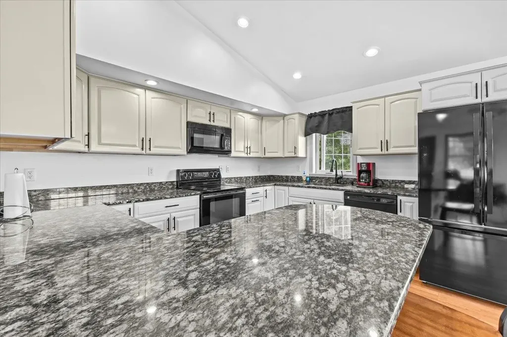 435 Memphremagog View Newport City VT 05855