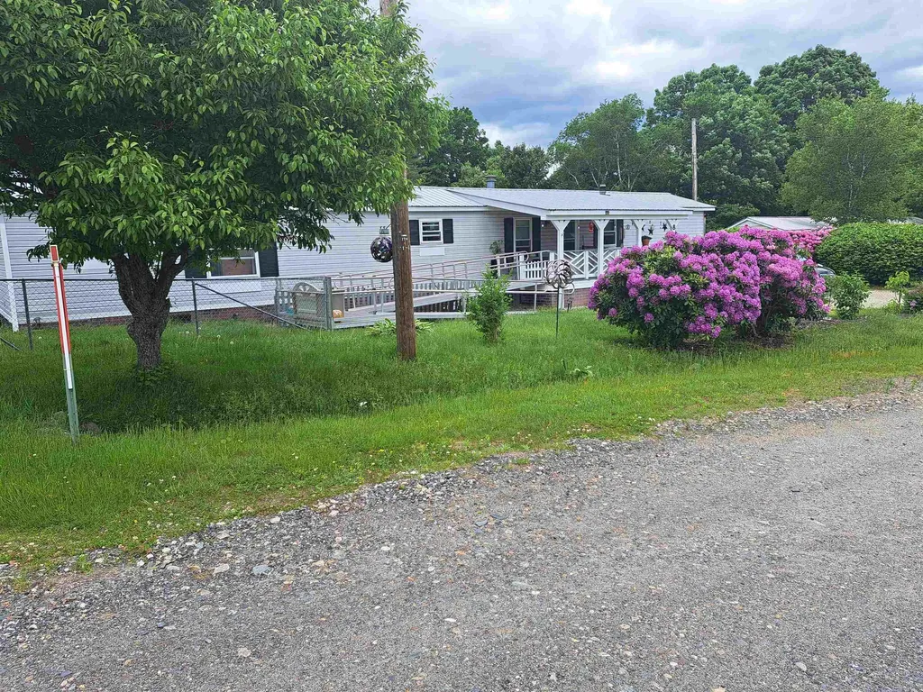 8 Raymond Place Claremont NH 03743