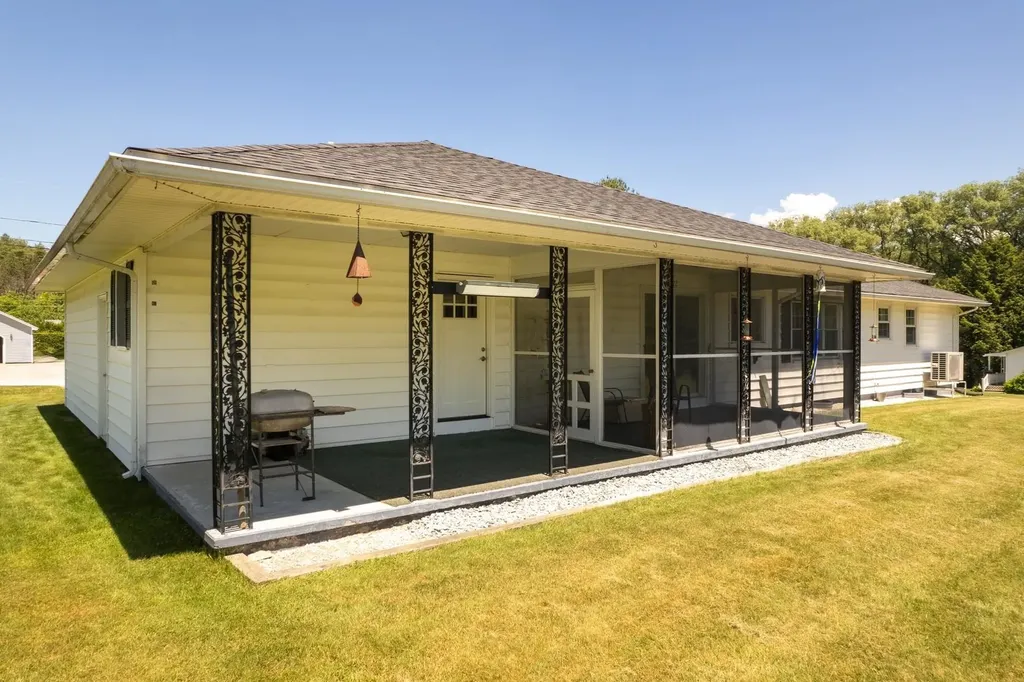 95 Tower Lane West Rutland VT 05777