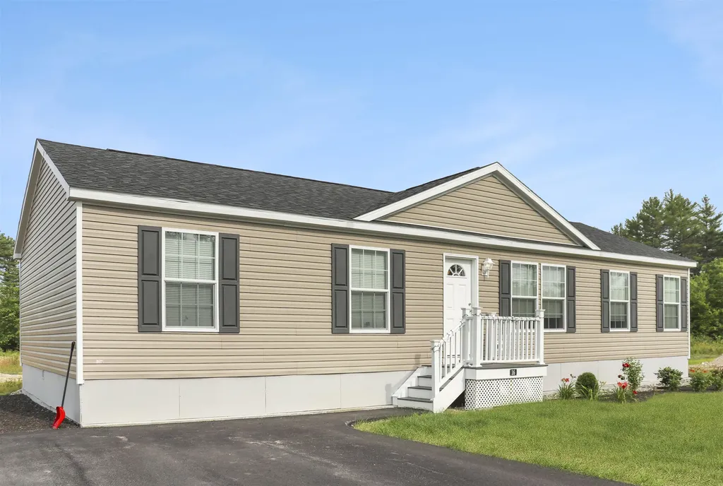16 Margarets Way Ossipee NH 03864