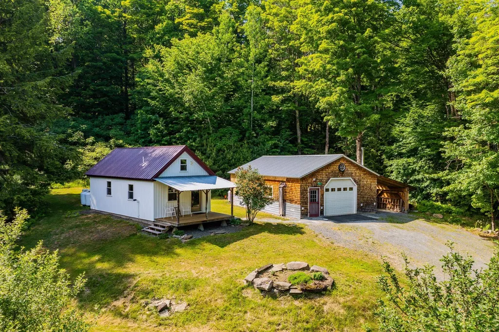 29 Lord Road Hartland VT 05048