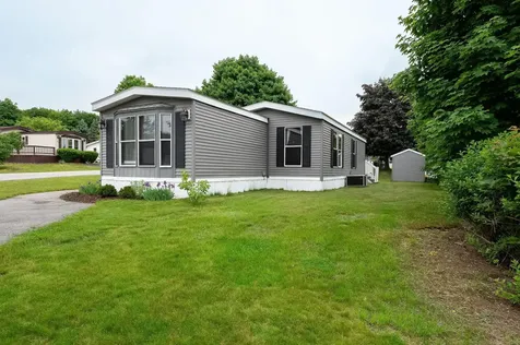 7 Cherokee Way Rochester NH 03867