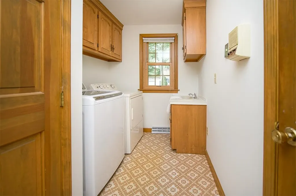 6 Burton Street Hudson NH 03051