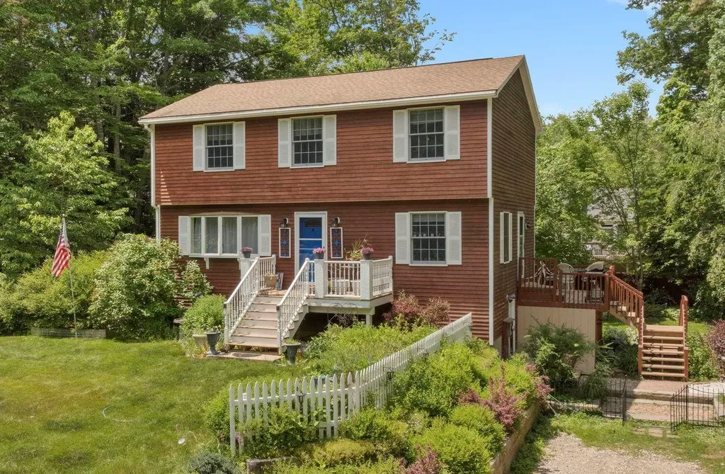 27 New London Drive Barnstead NH 03225