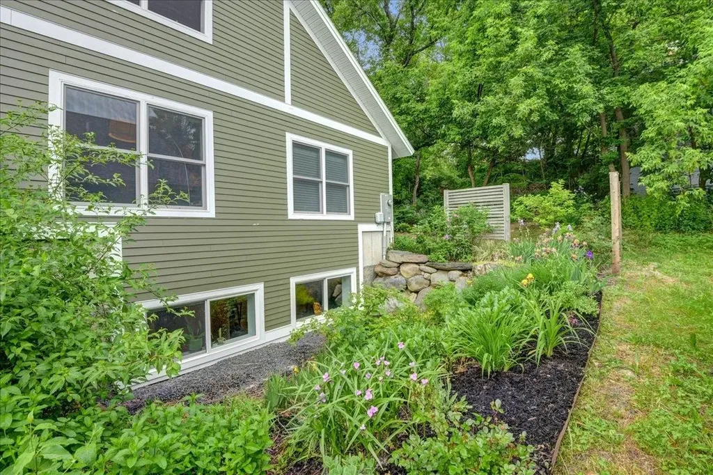 91 Green Street Hinesburg VT 05461