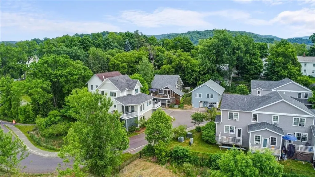 91 Green Street Hinesburg VT 05461