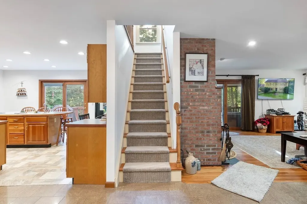 95 Stone Wall Lane Charlotte VT 05445
