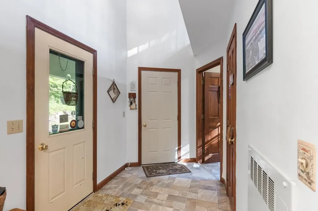 95 Stone Wall Lane Charlotte VT 05445