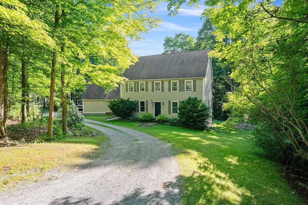 95 Stone Wall Lane Charlotte VT 05445