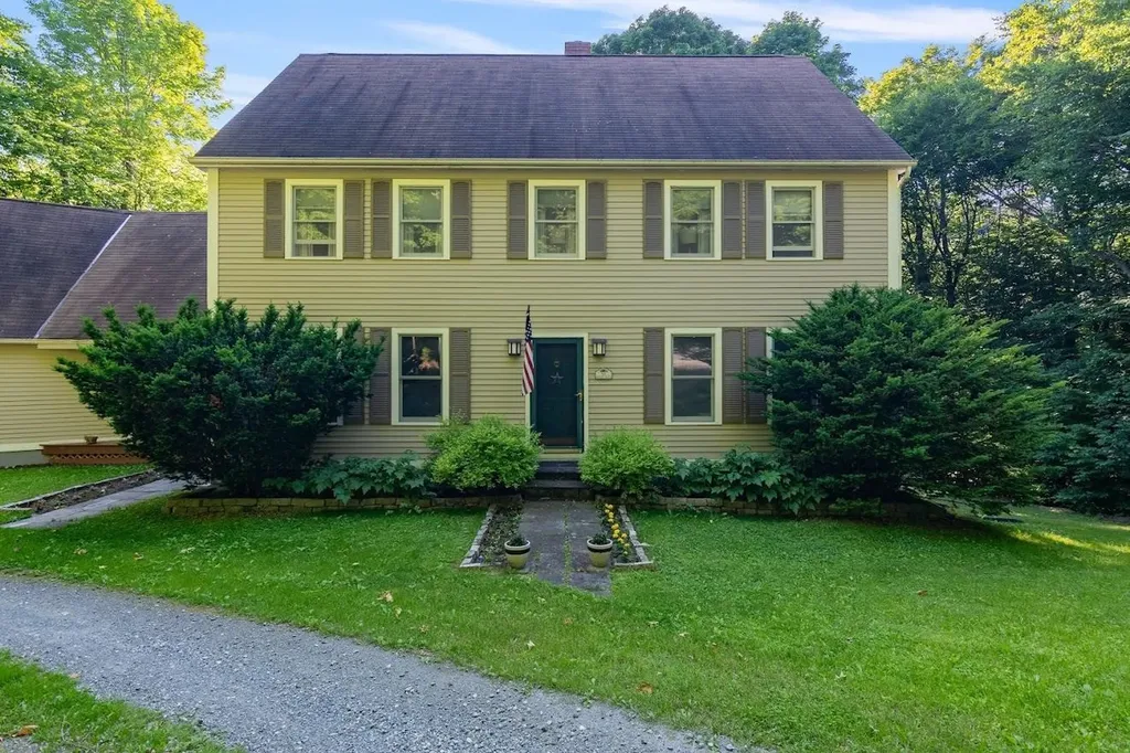 95 Stone Wall Lane Charlotte VT 05445