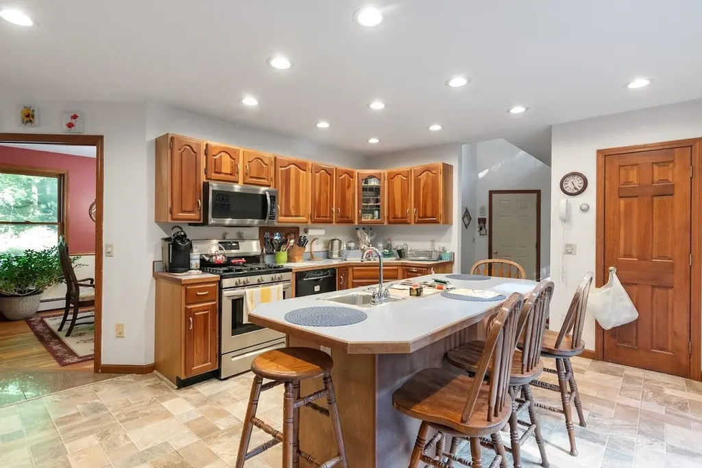 95 Stone Wall Lane Charlotte VT 05445