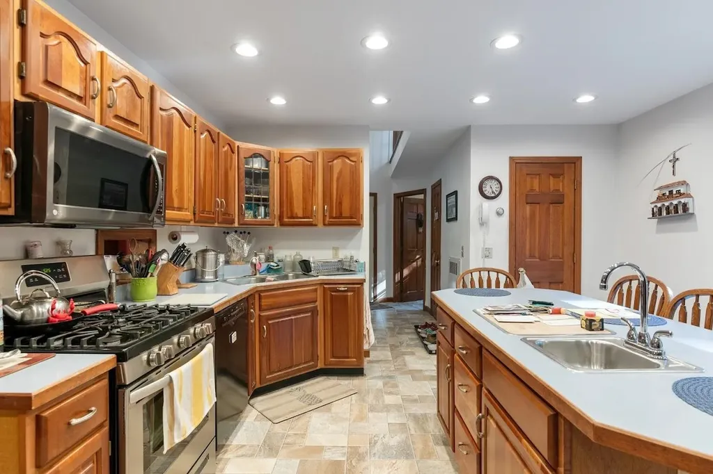 95 Stone Wall Lane Charlotte VT 05445