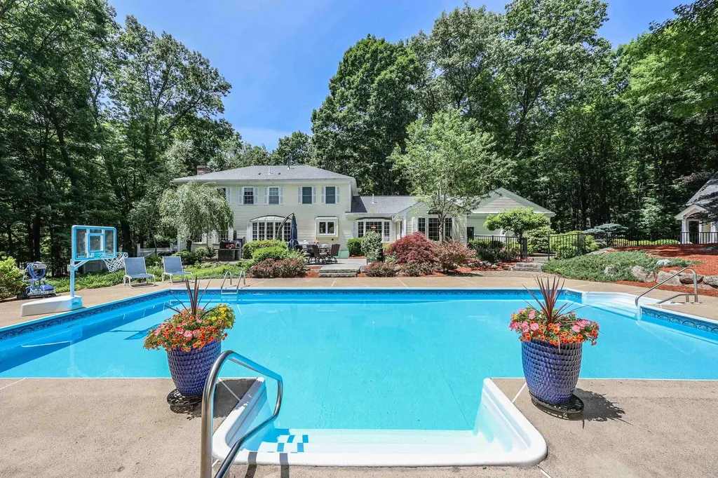 33 Buttonwood Road Bedford NH 03110