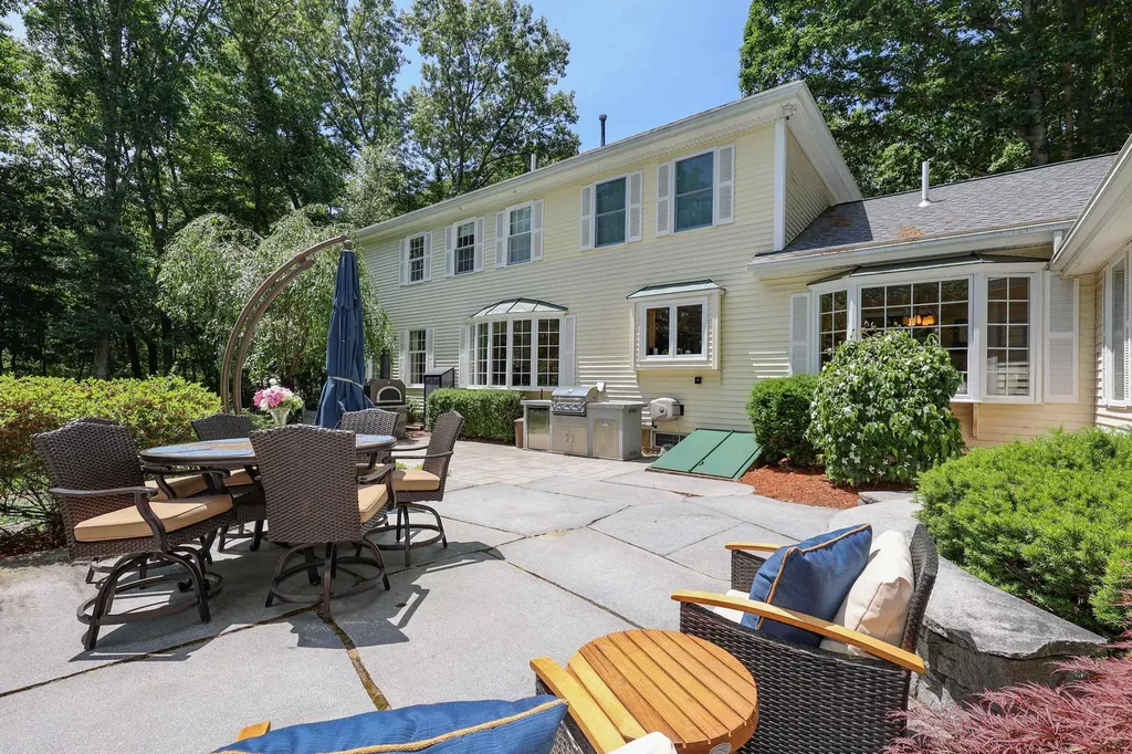 33 Buttonwood Road Bedford NH 03110