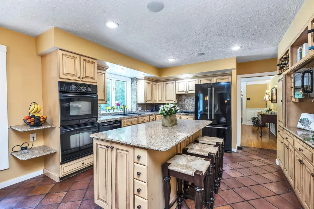 33 Buttonwood Road Bedford NH 03110