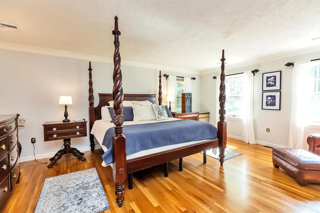 33 Buttonwood Road Bedford NH 03110
