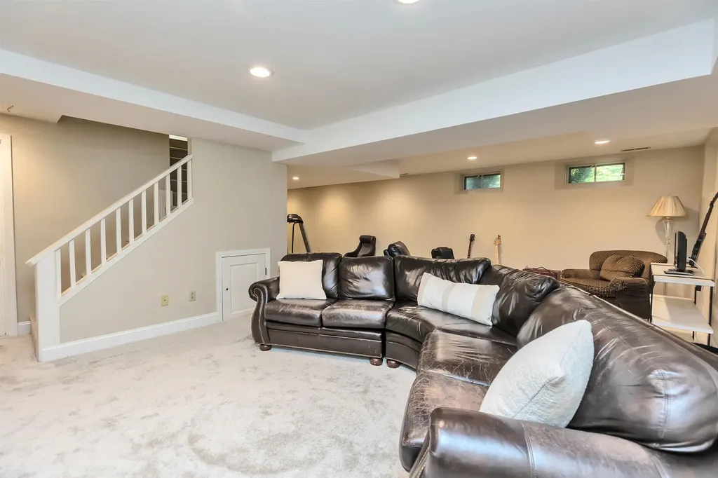 33 Buttonwood Road Bedford NH 03110