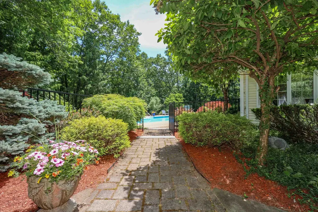 33 Buttonwood Road Bedford NH 03110