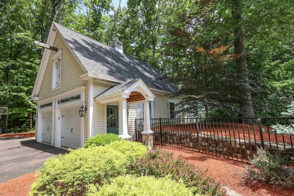 33 Buttonwood Road Bedford NH 03110