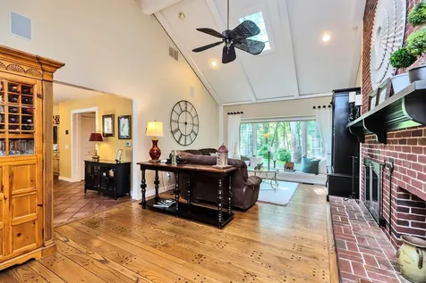 33 Buttonwood Road Bedford NH 03110