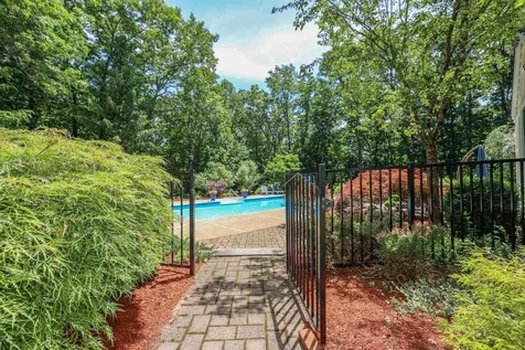 33 Buttonwood Road Bedford NH 03110