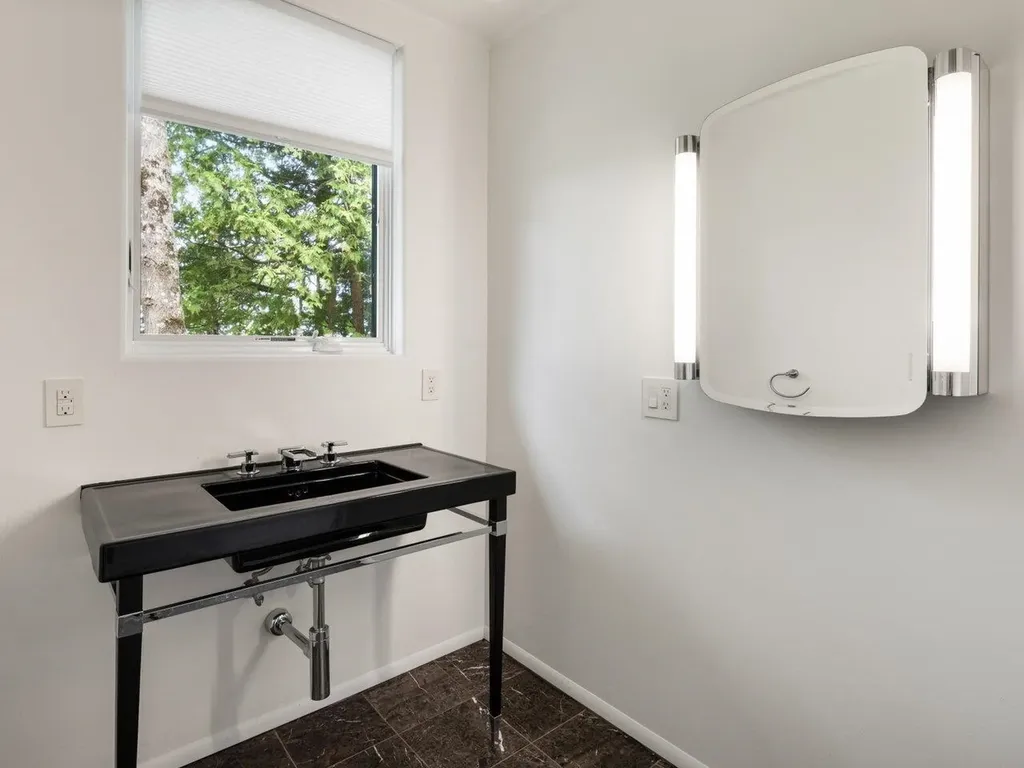 185 South Cove Road Burlington VT 05401