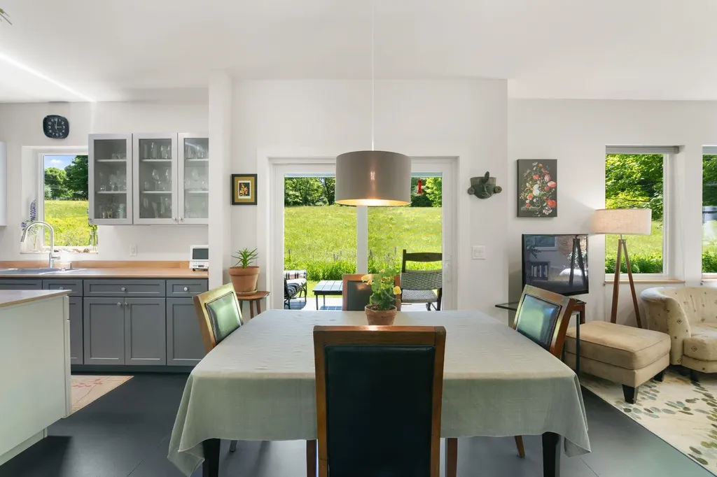 31 Red Tail Lane Brattleboro VT 05301