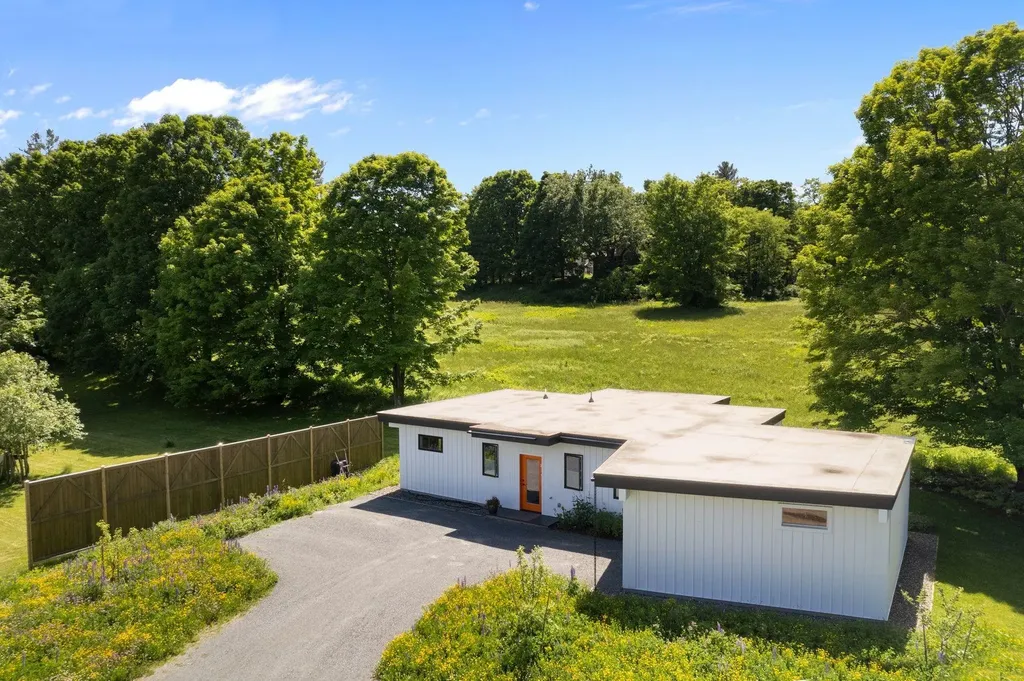 31 Red Tail Lane Brattleboro VT 05301