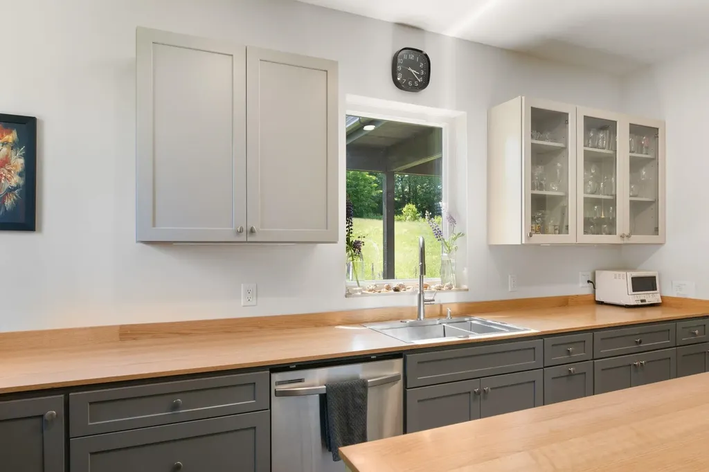 31 Red Tail Lane Brattleboro VT 05301