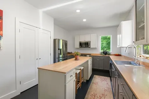 31 Red Tail Lane Brattleboro VT 05301