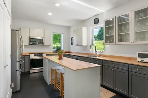 31 Red Tail Lane Brattleboro VT 05301