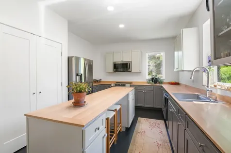 31 Red Tail Lane Brattleboro VT 05301