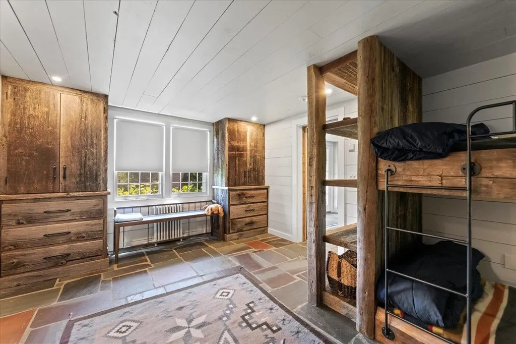 2894 West Road Manchester VT 05255