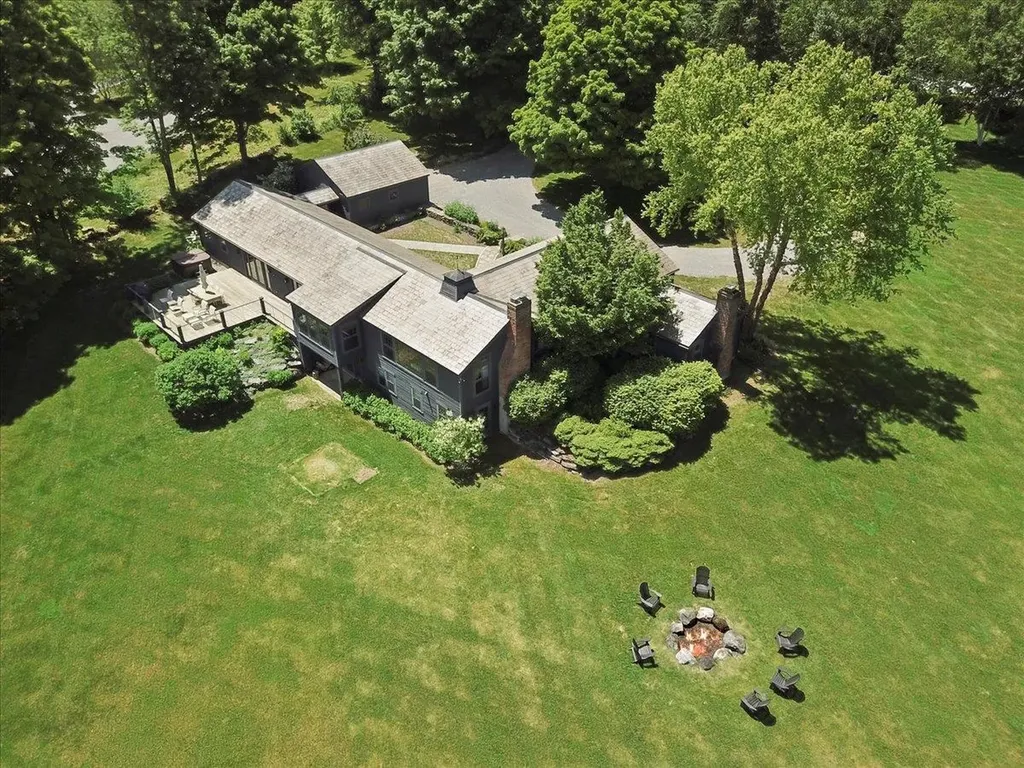 2894 West Road Manchester VT 05255