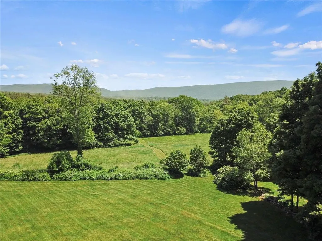 2894 West Road Manchester VT 05255