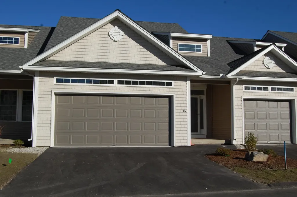 16 Sheffield Way Londonderry NH 03053