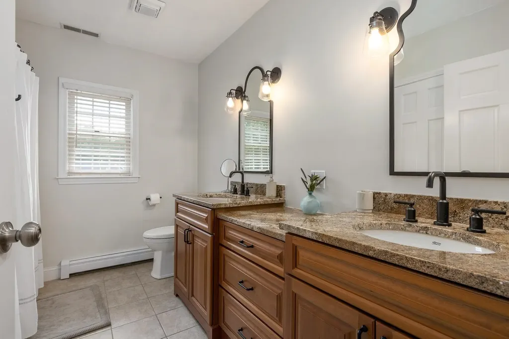 4 Hunter Drive Hampton NH 03842