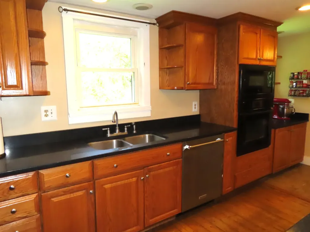 564 West Street Keene NH 03431