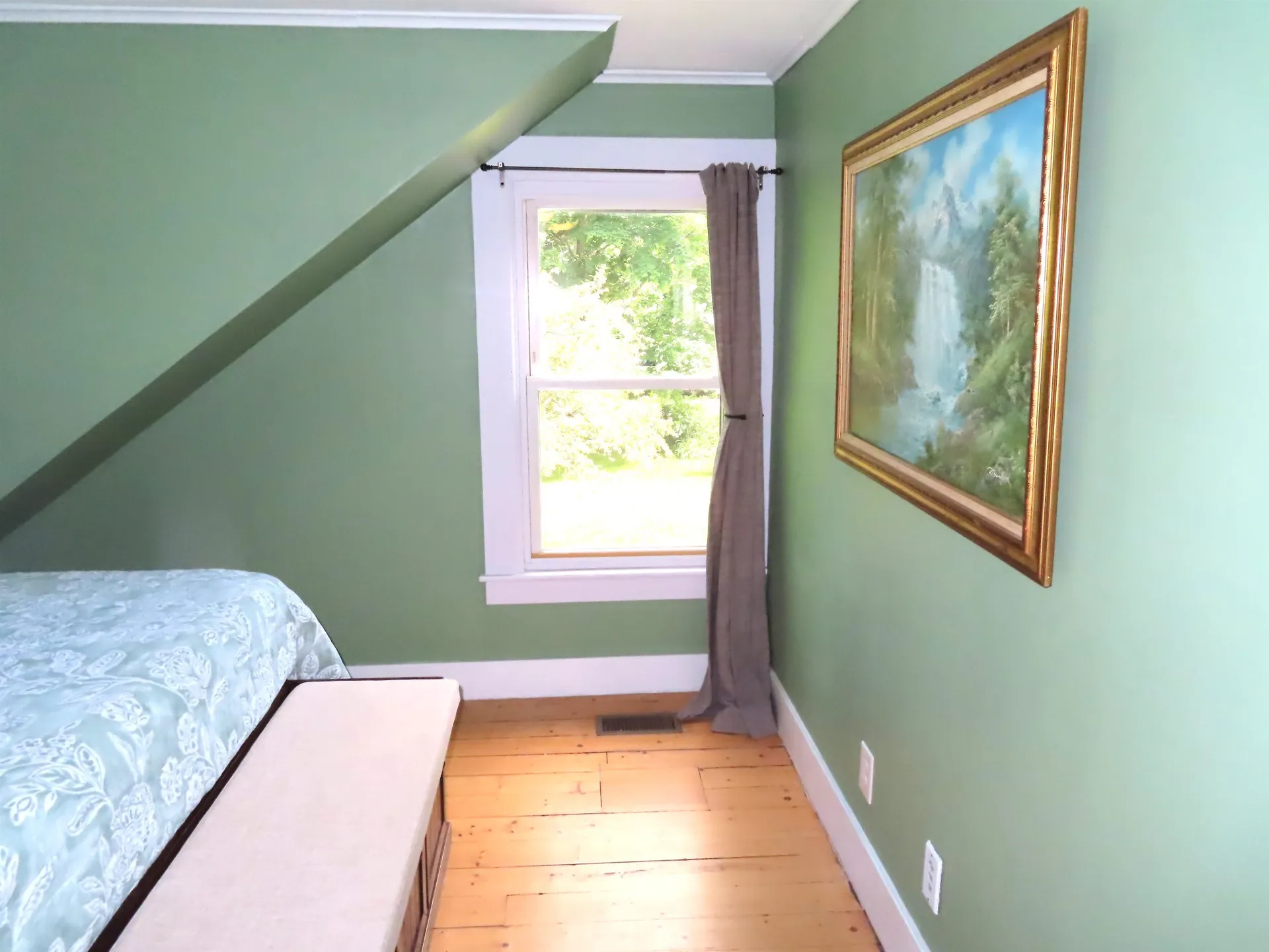 564 West Street Keene NH 03431